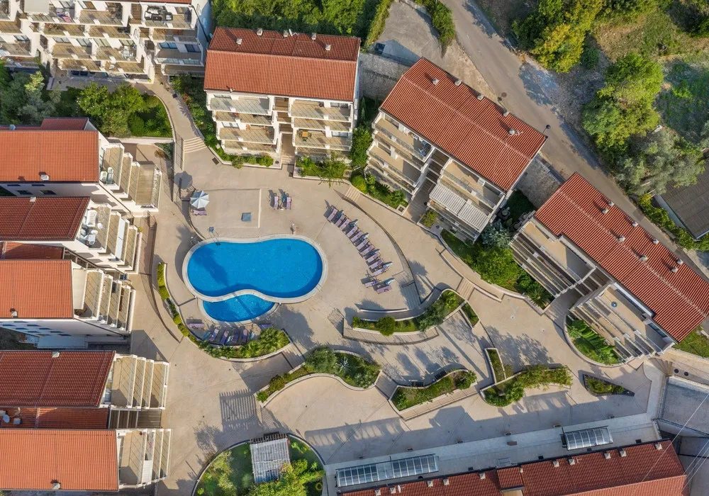 Stan na prodaju 2 собе, 74 m². Pržno. 