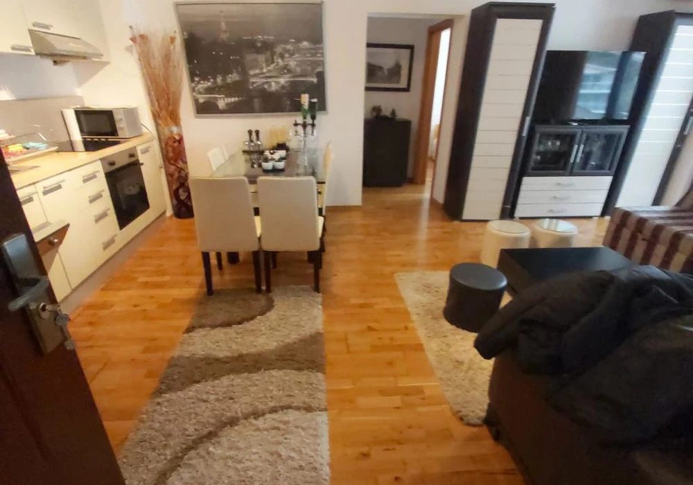 Stan na prodaju 2 собе, 74 m². Pržno. 