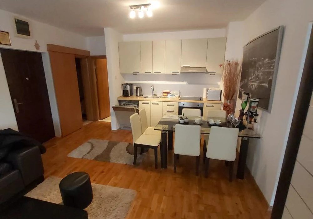 Stan na prodaju 2 собе, 74 m². Pržno. 