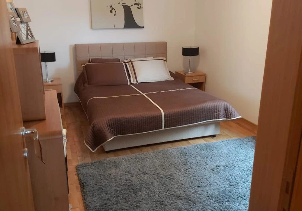 Stan na prodaju 2 собе, 74 m². Pržno. 