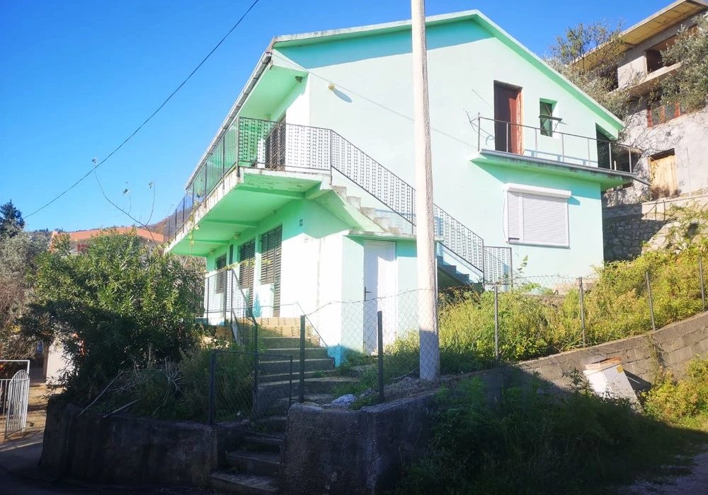 House for sale 225 m². Bar. 