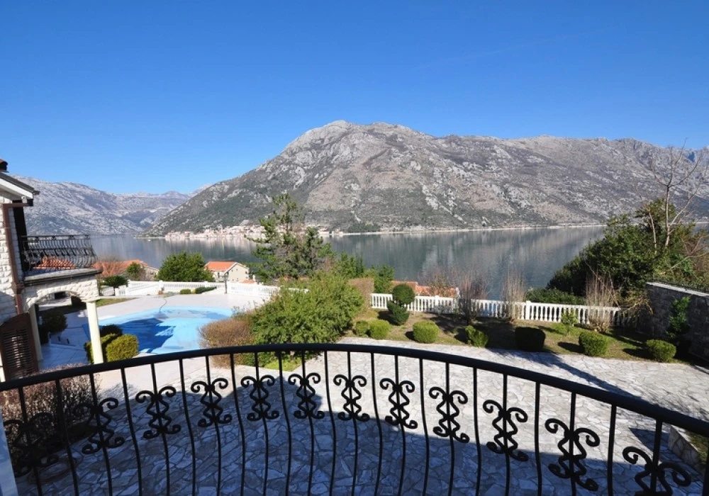 House for sale. Tivat. 