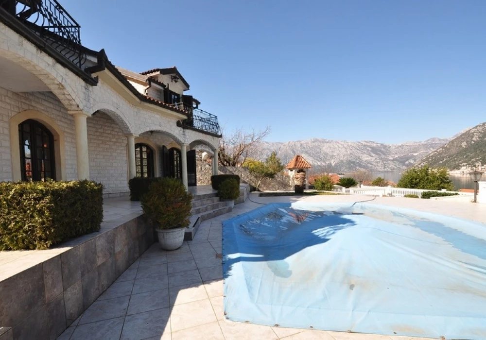 House for sale. Tivat. 