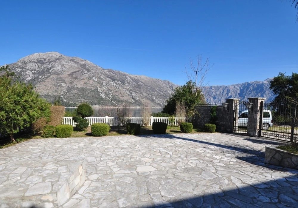 House for sale. Tivat. 