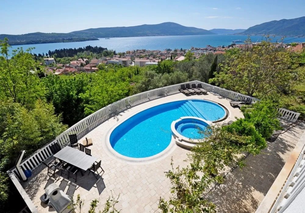 House for sale. Tivat. 