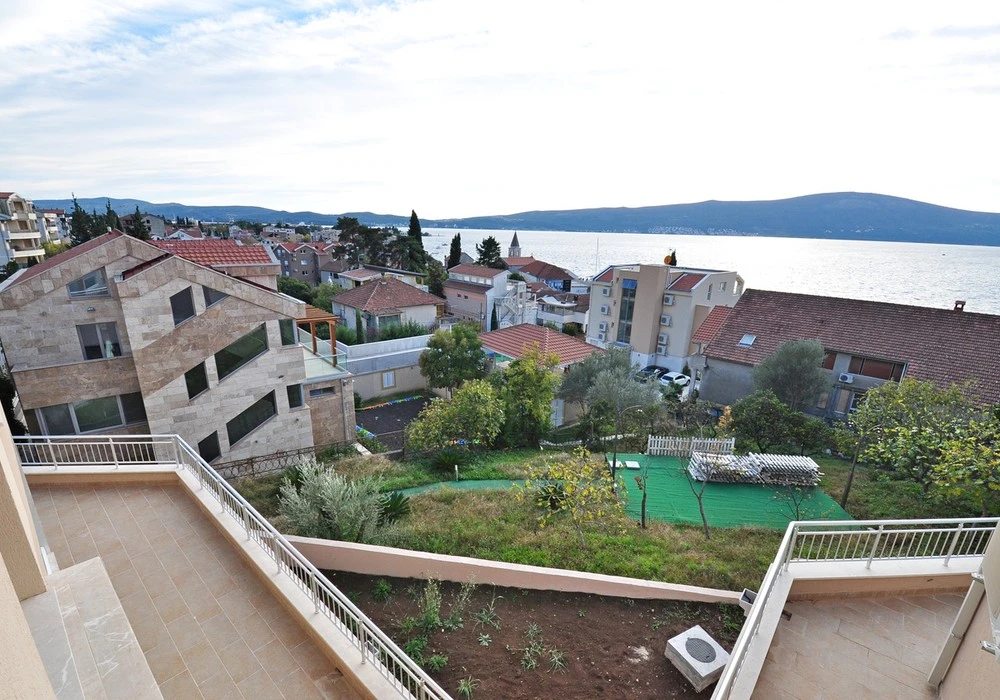 Apartments for sale 2 rooms, 66 m². Tivat. 