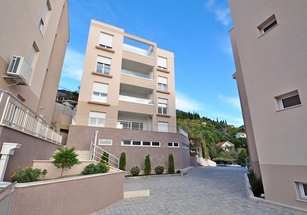 Apartments for sale 2 rooms, 66 m². Tivat. 