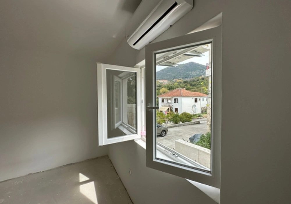 Stan na prodaju 4 собе, 126 m². Tivat. 