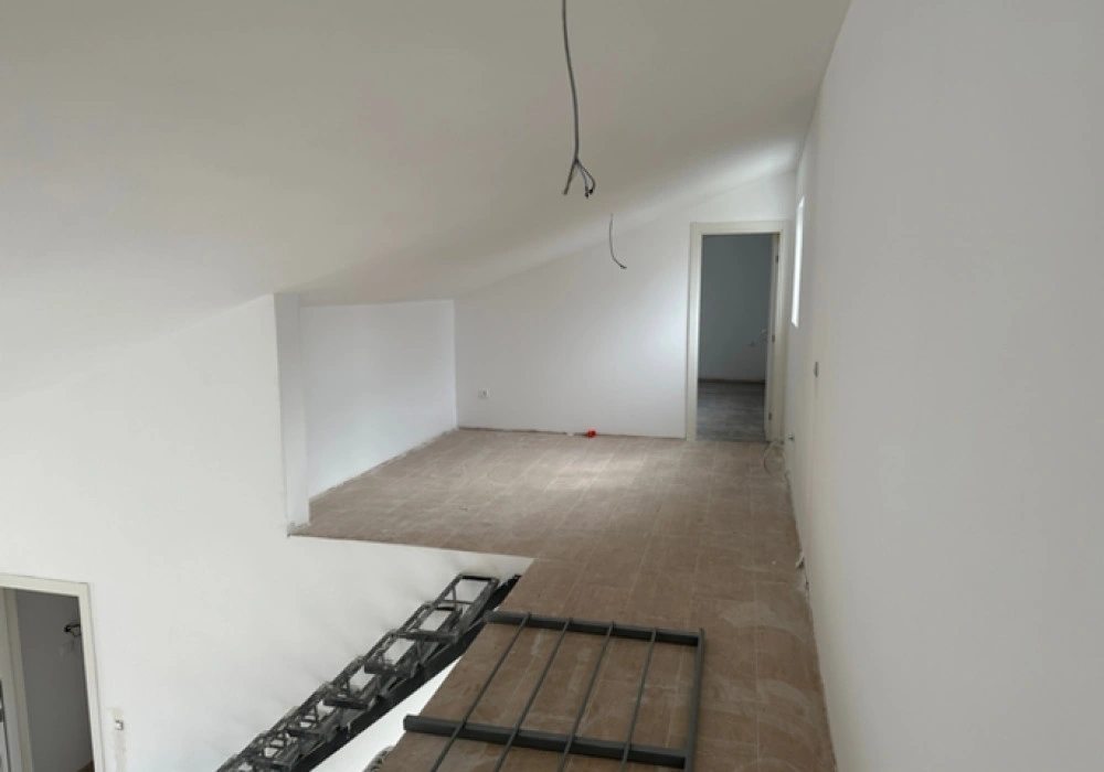 Stan na prodaju 4 собе, 126 m². Tivat. 