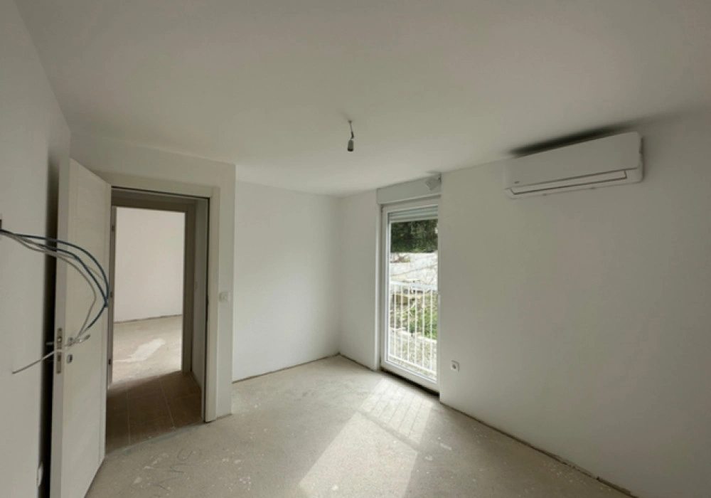 Apartments for sale 4 rooms, 126 m². Tivat. 