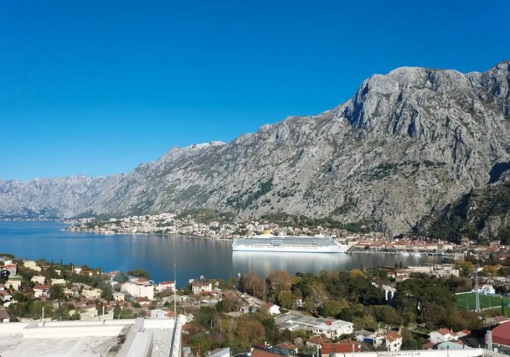 Apartments for sale 2 rooms, 280 m². Kotor. 