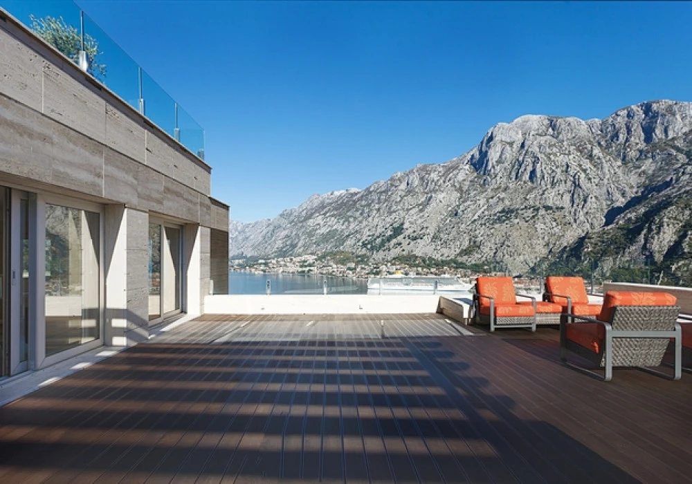 Apartments for sale 2 rooms, 280 m². Kotor. 