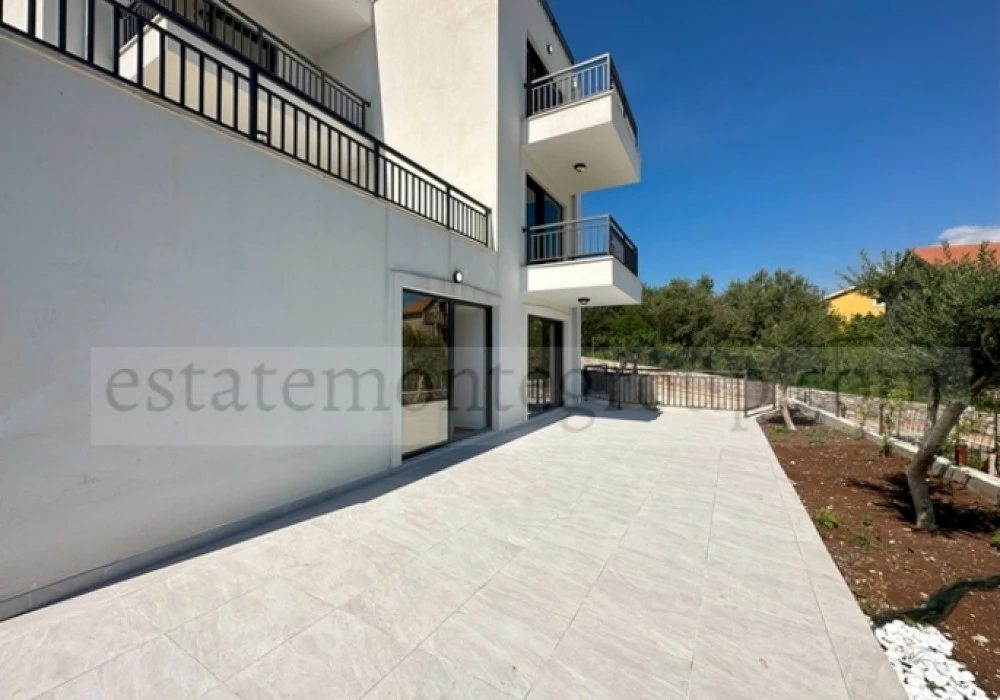 Apartments for sale 2 rooms, 77 m². Tivat. 