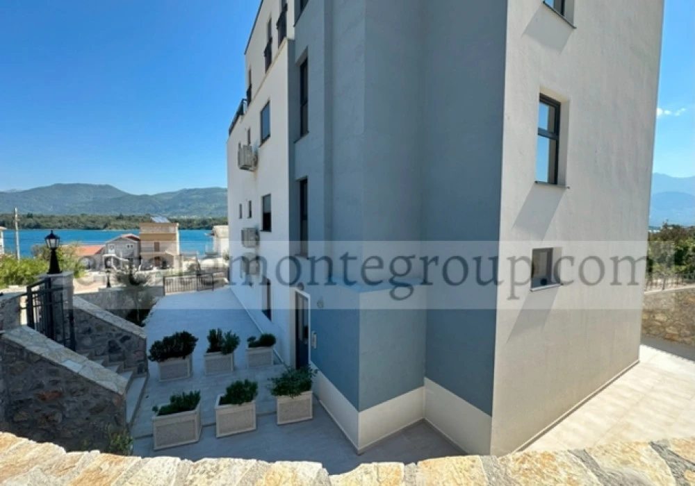 Apartments for sale 2 rooms, 77 m². Tivat. 