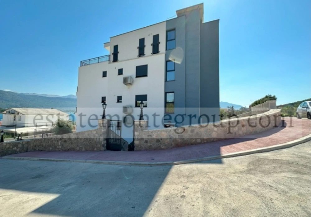 Apartments for sale 2 rooms, 77 m². Tivat. 