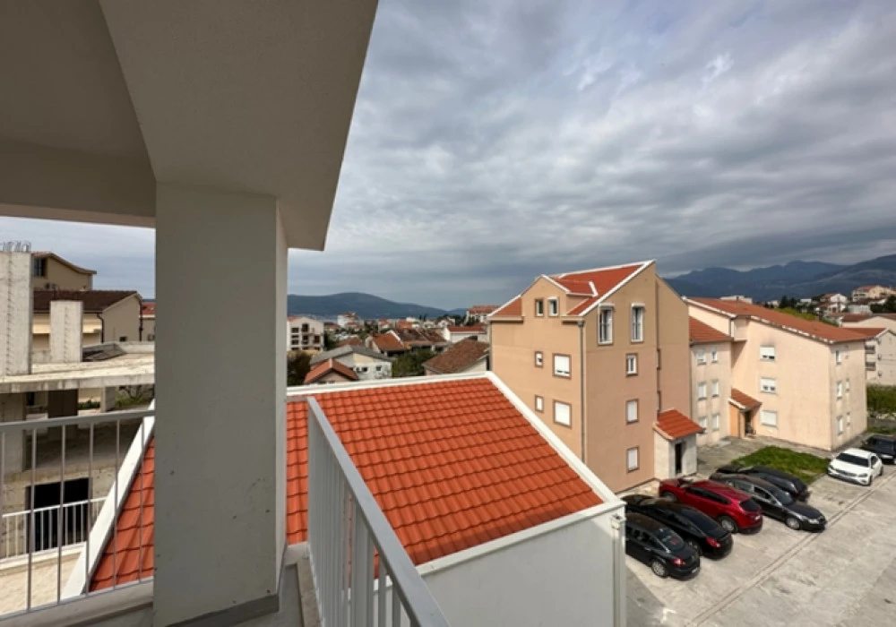 Apartments for sale 3 rooms, 230 m². Tivat. 