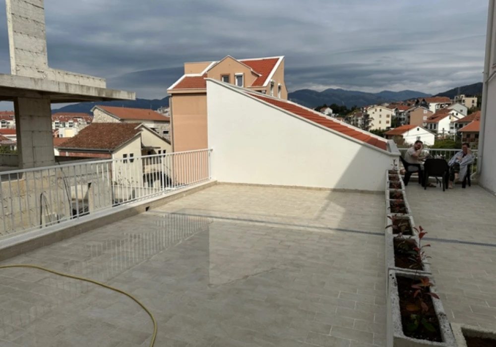 Stan na prodaju 3 собе, 230 m². Tivat. 