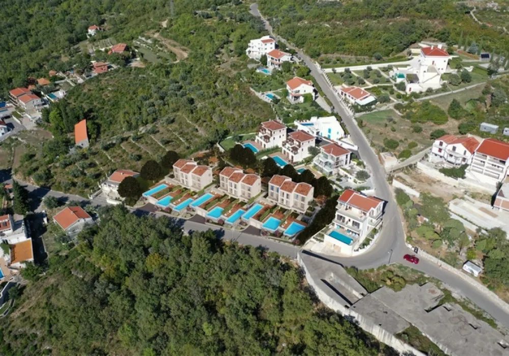 Kuća na prodaju 4 собе, 246 m². Budva. 