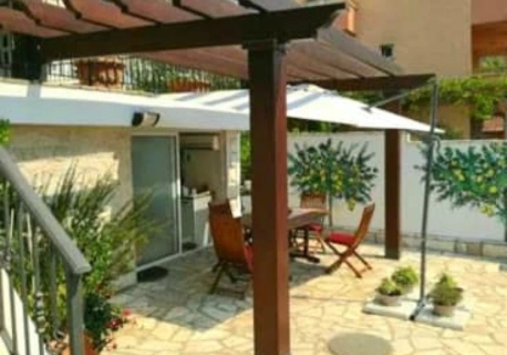 House for sale 8 rooms, 189 m². Becici. 