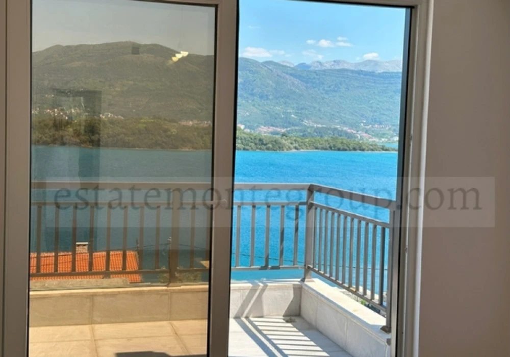 Apartments for sale 2 rooms, 97 m². Tivat. 