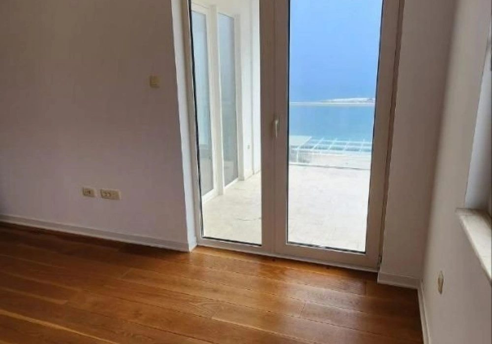 Stan na prodaju 3 собе, 183 m². Budva. 