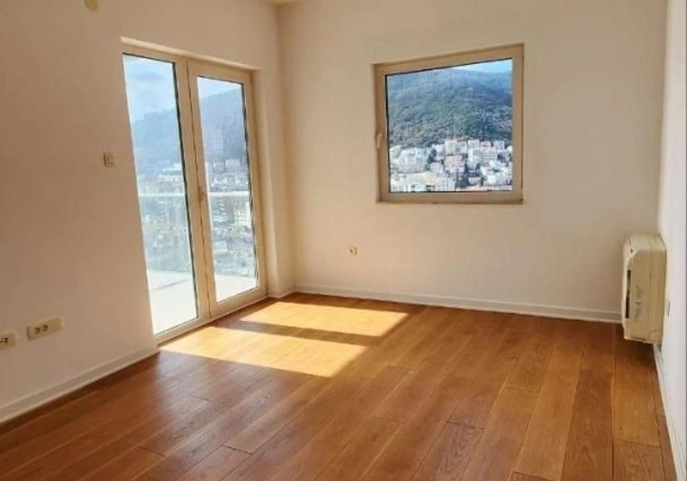 Stan na prodaju 3 собе, 183 m². Budva. 