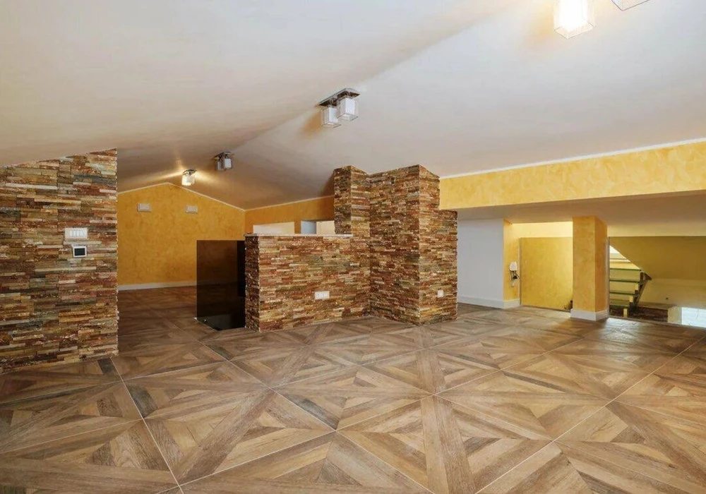 Stan na prodaju 3 собе, 350 m². Rafailovici. 