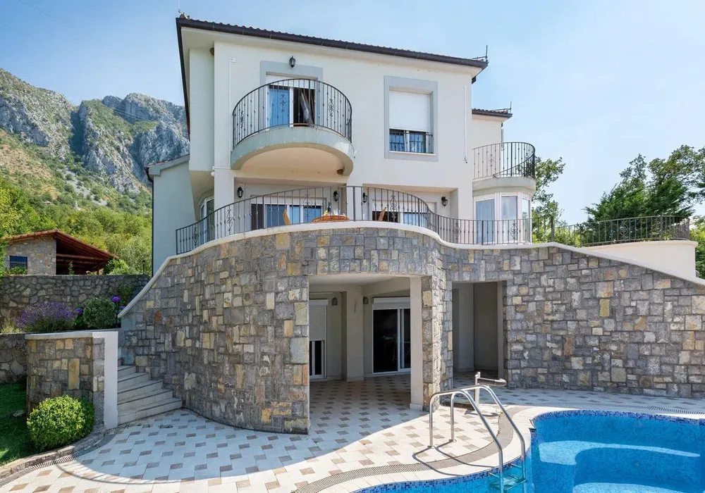 Kuća na prodaju 5 соба, 414 m². Rezevici. 