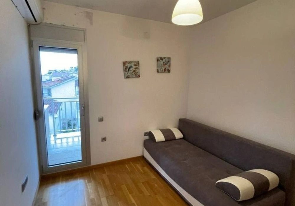 Stan na prodaju 3 собе, 91 m². Budva. 