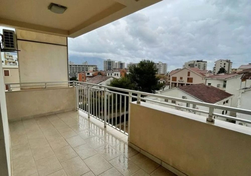 Stan na prodaju 3 собе, 91 m². Budva. 