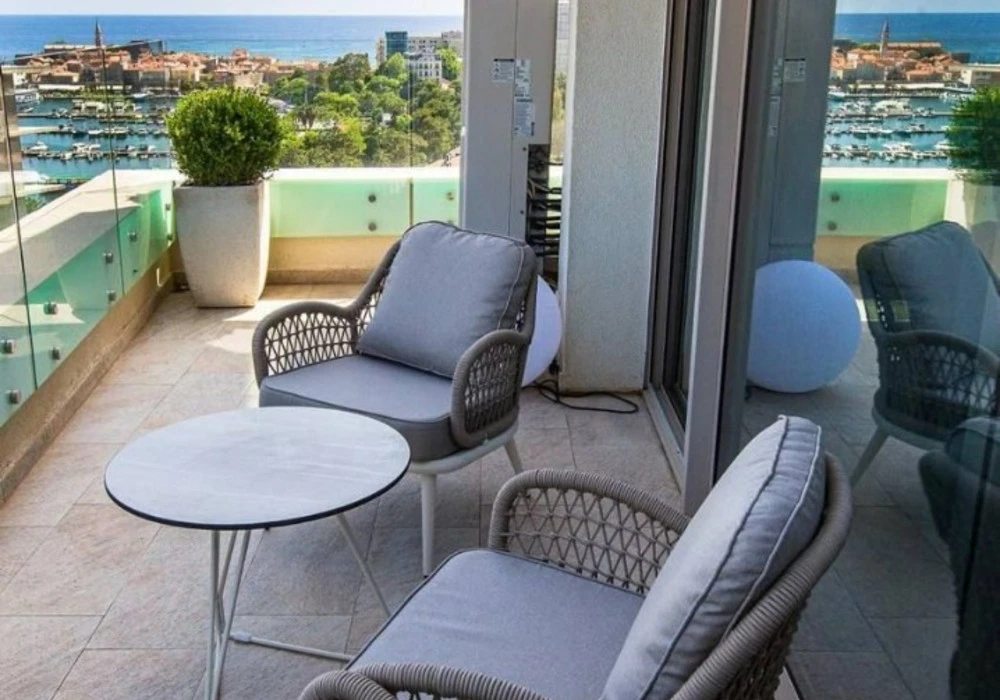 Apartments for sale 3 rooms, 144 m². Budva. 