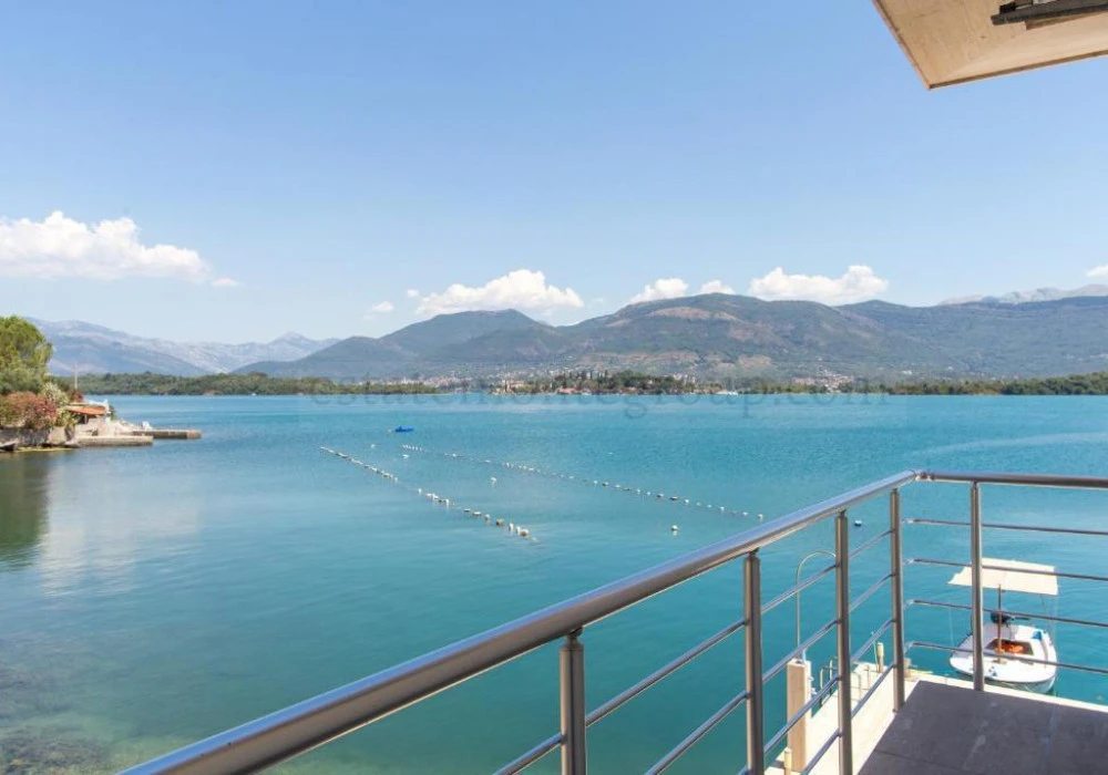 Kuća na prodaju 4 собе, 172 m². Tivat. 