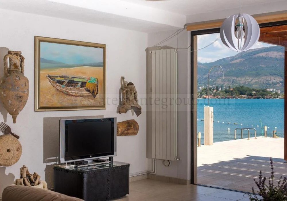 House for sale 4 rooms, 172 m². Tivat. 