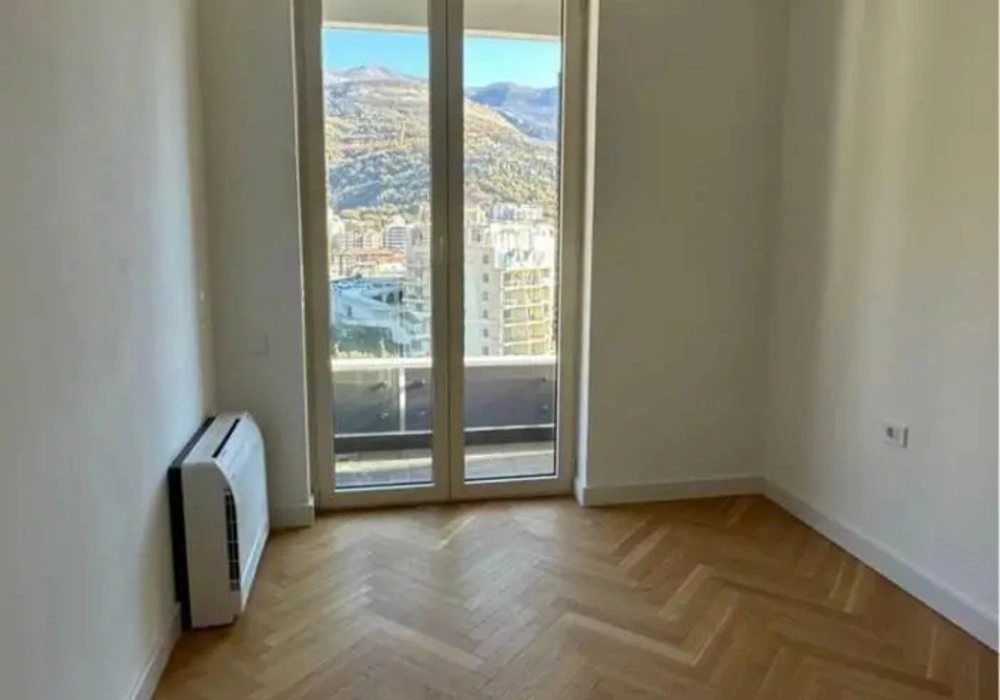 Stan na prodaju 3 собе, 160 m². Becici. 