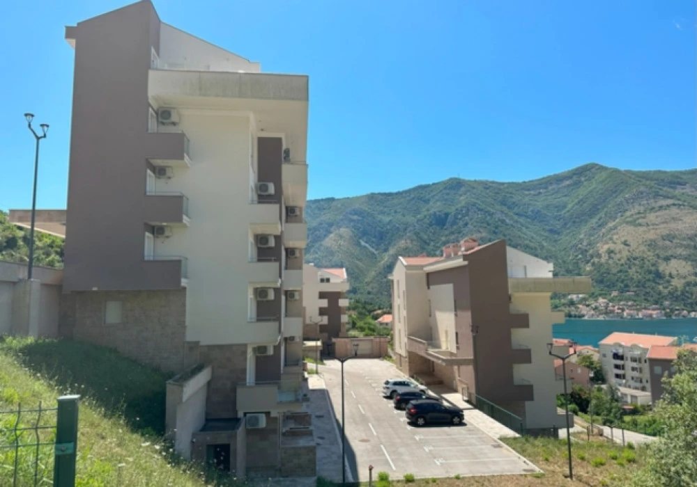 Apartments for sale 60 m². Dobrota. 