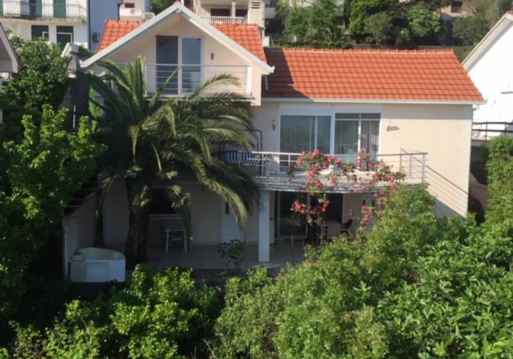 Kuća na prodaju 4 собе, 172 m². Tivat. 