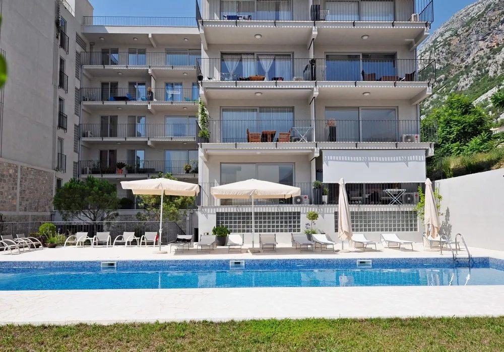 Apartments for sale. Dobrota. 