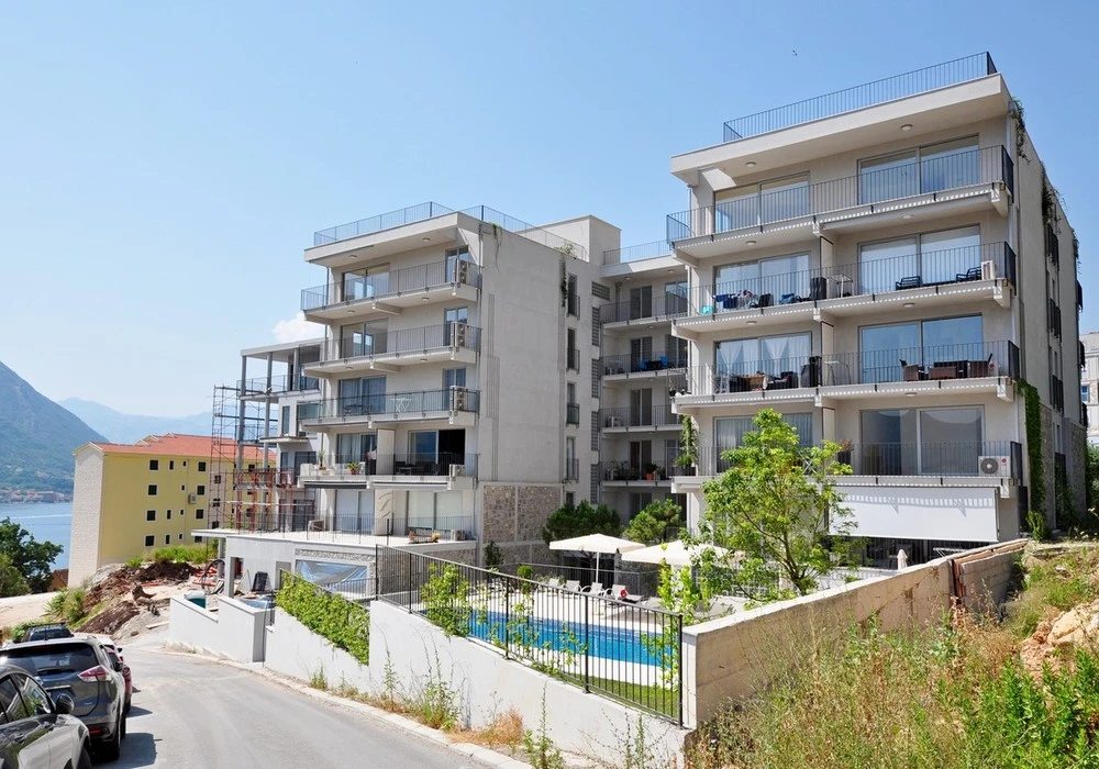 Apartments for sale. Dobrota. 