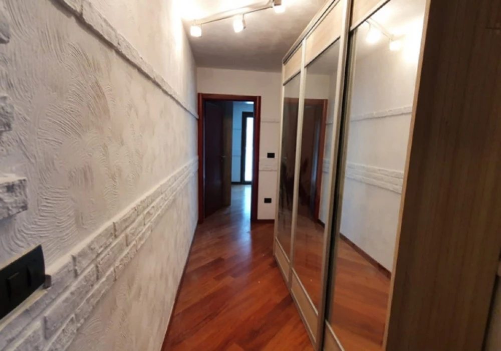 Apartments for sale 3 rooms, 180 m². Rafailovici. 