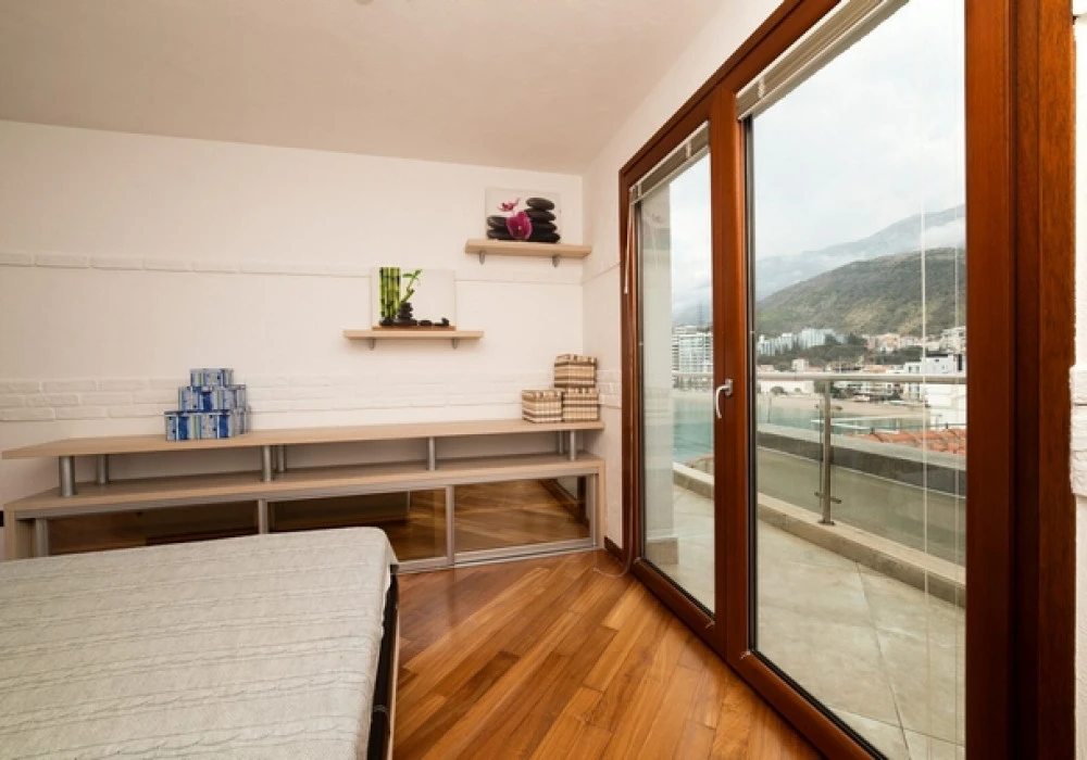 Apartments for sale 3 rooms, 180 m². Rafailovici. 