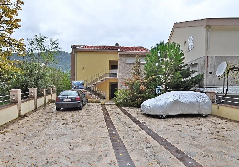 Apartments for sale. Dobrota. 