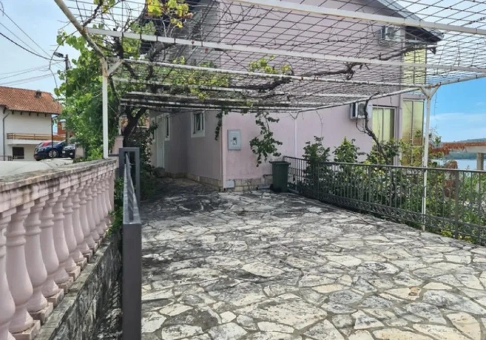 Kuća na prodaju 3 собе, 180 m². Tivat. 