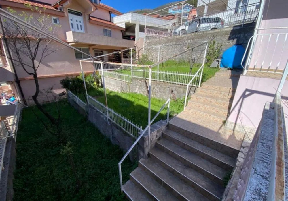 Kuća na prodaju 3 собе, 180 m². Tivat. 