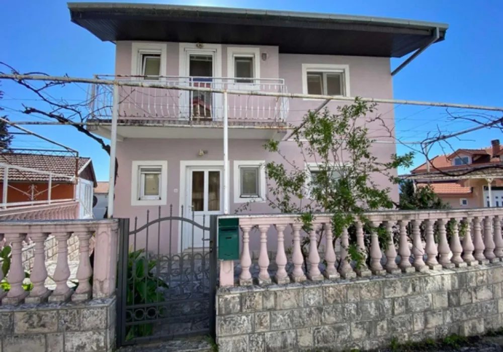 Kuća na prodaju 3 собе, 180 m². Tivat. 