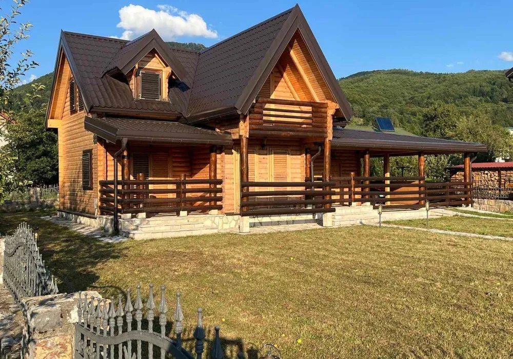 Kuća na prodaju 4 собе, 180 m². Kolašin. 