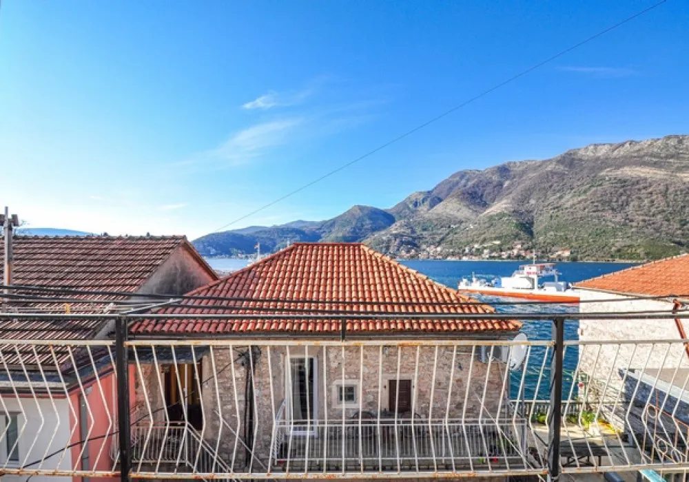 Kuća na prodaju 4 собе, 90 m². Tivat. 