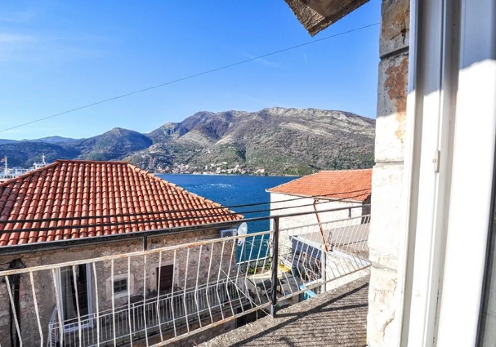 Kuća na prodaju 4 собе, 90 m². Tivat. 