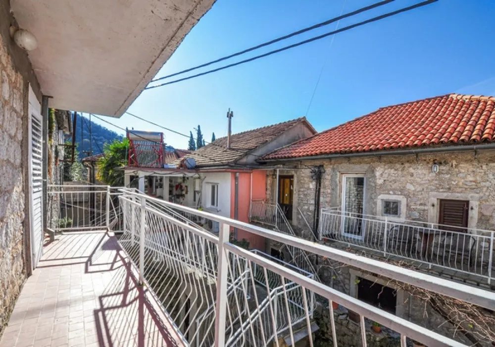 Kuća na prodaju 4 собе, 90 m². Tivat. 