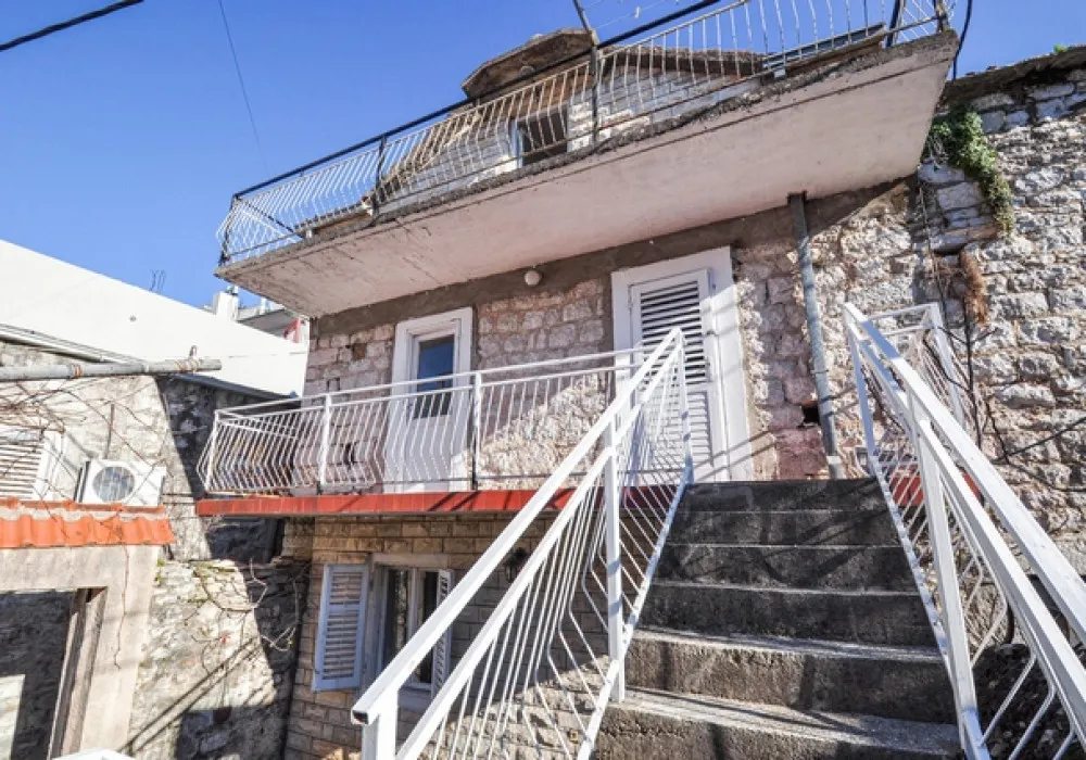 Kuća na prodaju 4 собе, 90 m². Tivat. 