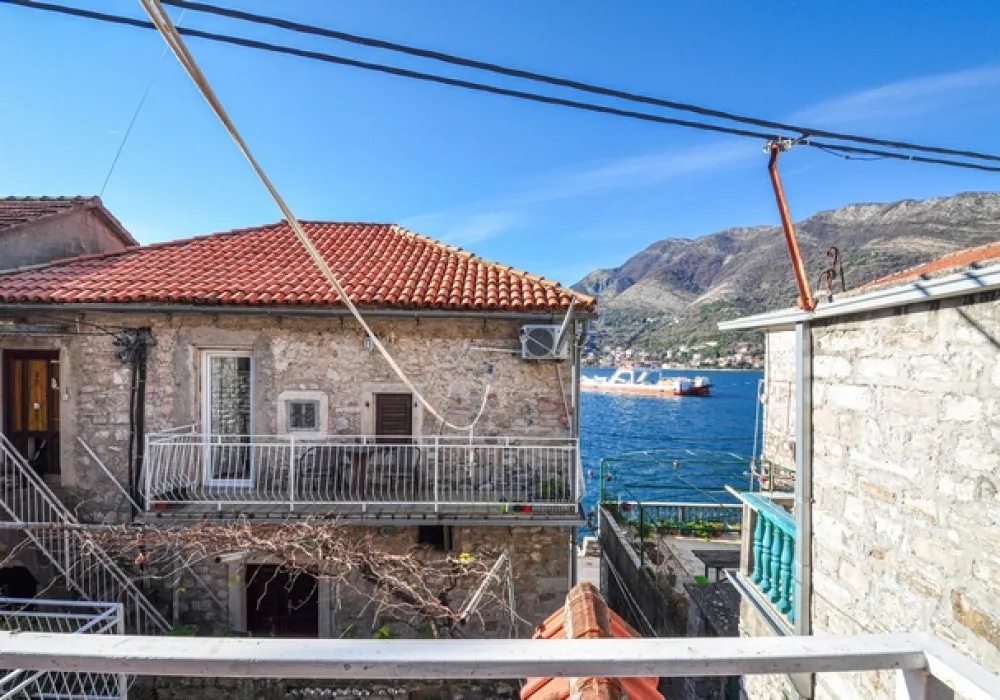 Kuća na prodaju 4 собе, 90 m². Tivat. 